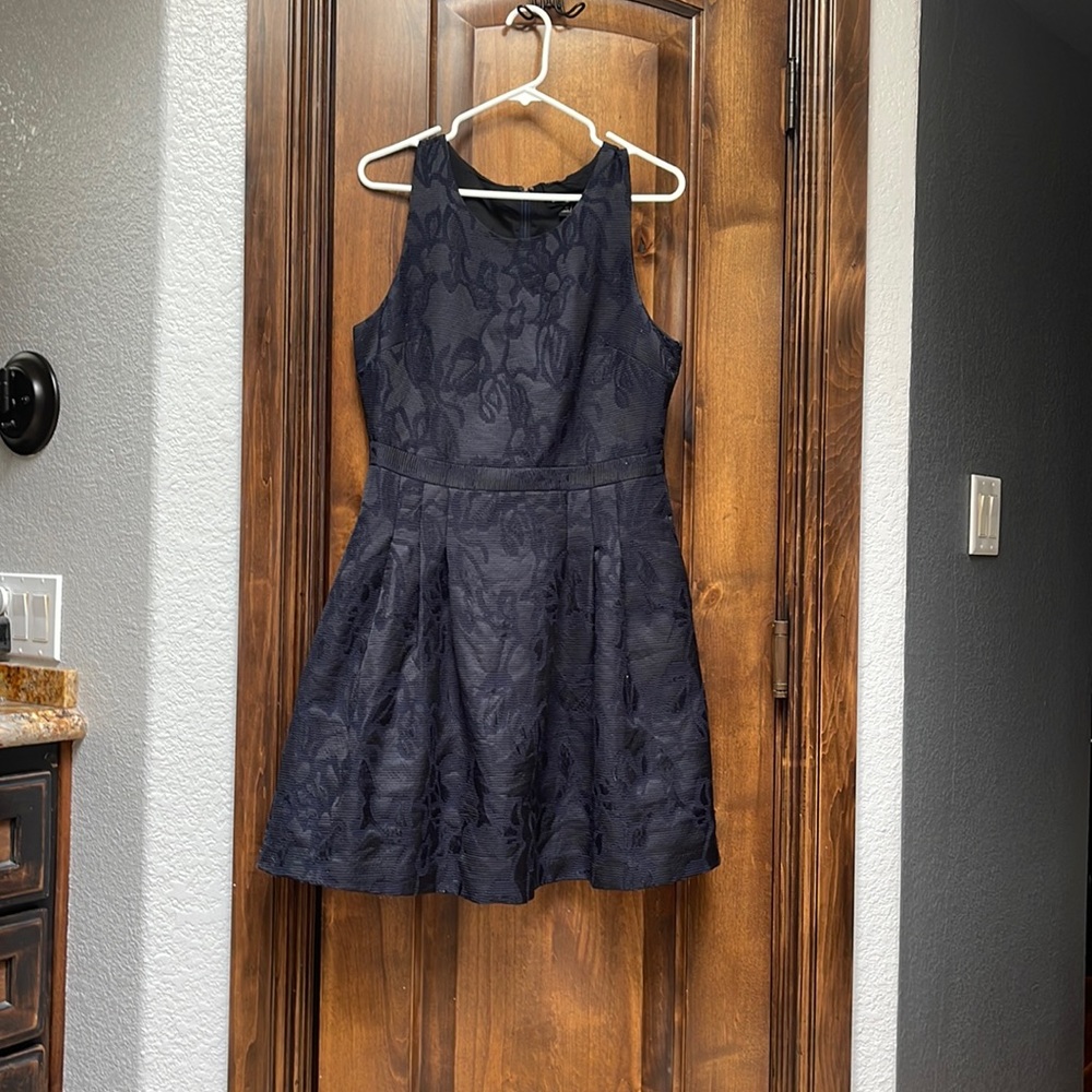 Great dress! Sleeveless.